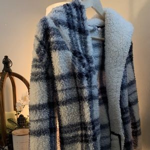 La Vie en Rose Sherpa Hooded Robe